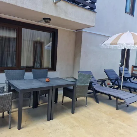 Two-bedroom Paskalina, Near The Lift アパート