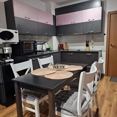 Two-bedroom Paskalina, Near The Lift アパート