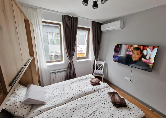 Two-bedroom Paskalina, Near The Lift * 반스코